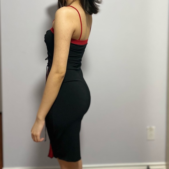 Black and red laced dress - Picture 2 of 3